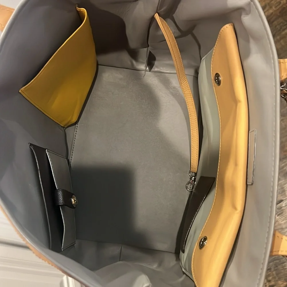 CHANEL Matelasse Chain Tote Bag Leather Beige Silver - Picture 13 of 16